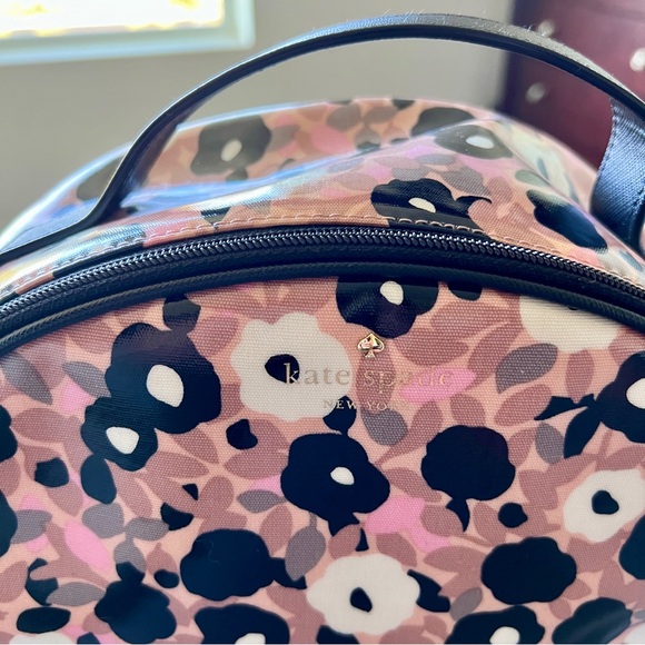 Kate Spade Cedar Street Patsie round travel case pink and black floral - Picture 2 of 5
